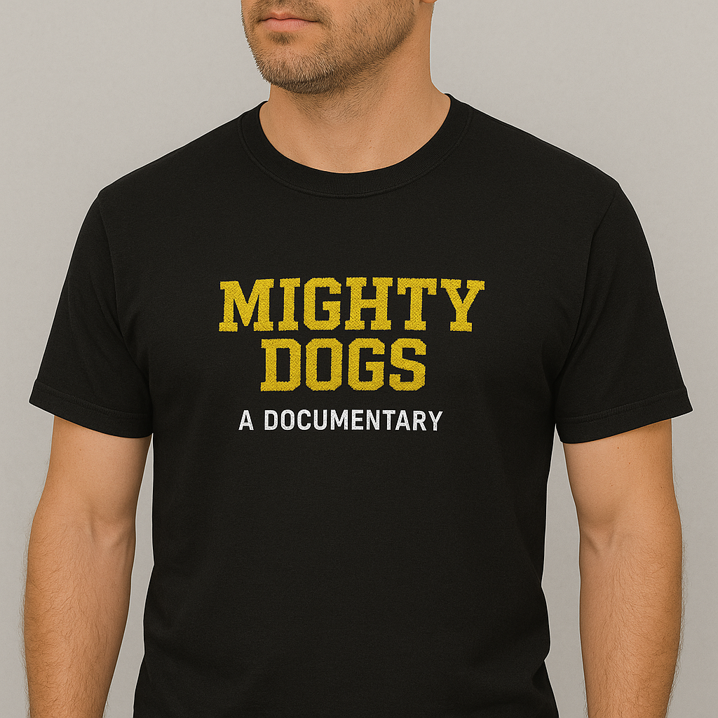 Offizielles Mighty Dogs Doku T-Shirt – Premium Stick-Edition
