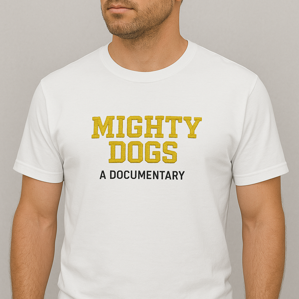 Offizielles Mighty Dogs Doku T-Shirt – Premium Stick-Edition